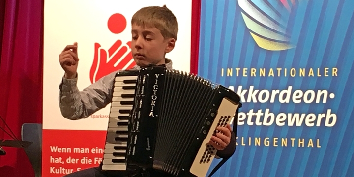 Hans-Friedruch Wöhl beim Preisträgerkonzert der 47. Kleine Tage der Harmonika